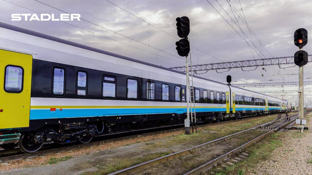 2026 жылдан бастап Астана–Атырау теміржол бағытына жаңа Stadler пойыздары шығарылады вагоны Штадлер 4 1024x576 1