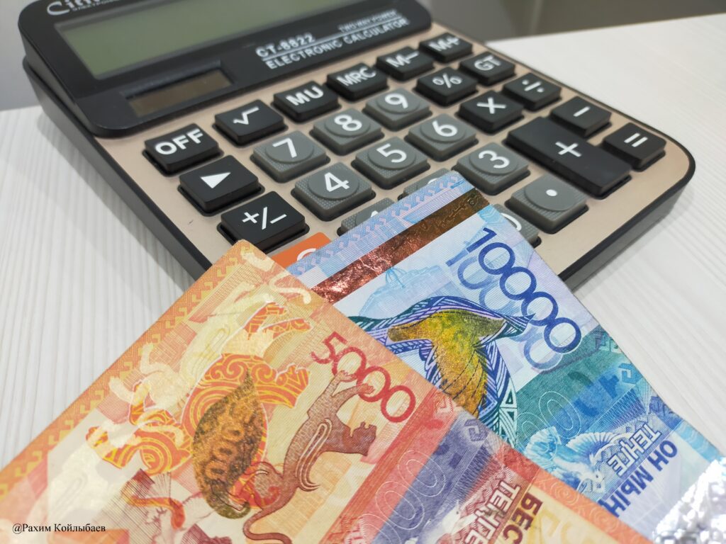 Қазақстанда коммуналдық тарифтердің көтерілуі уақытша тоқтатылады калькулятор деньги 1 1024x768 3