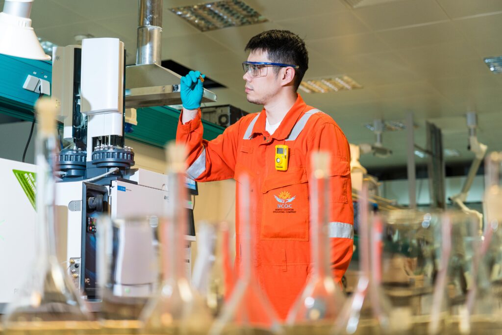 ҚАШАҒАН – ТЕҢІЗ, ҚАРА АЛТЫН ЖӘНЕ МАМАНДАР 5 DOS03591