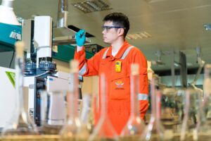 ҚАШАҒАН – ТЕҢІЗ, ҚАРА АЛТЫН ЖӘНЕ МАМАНДАР 6 DOS03591