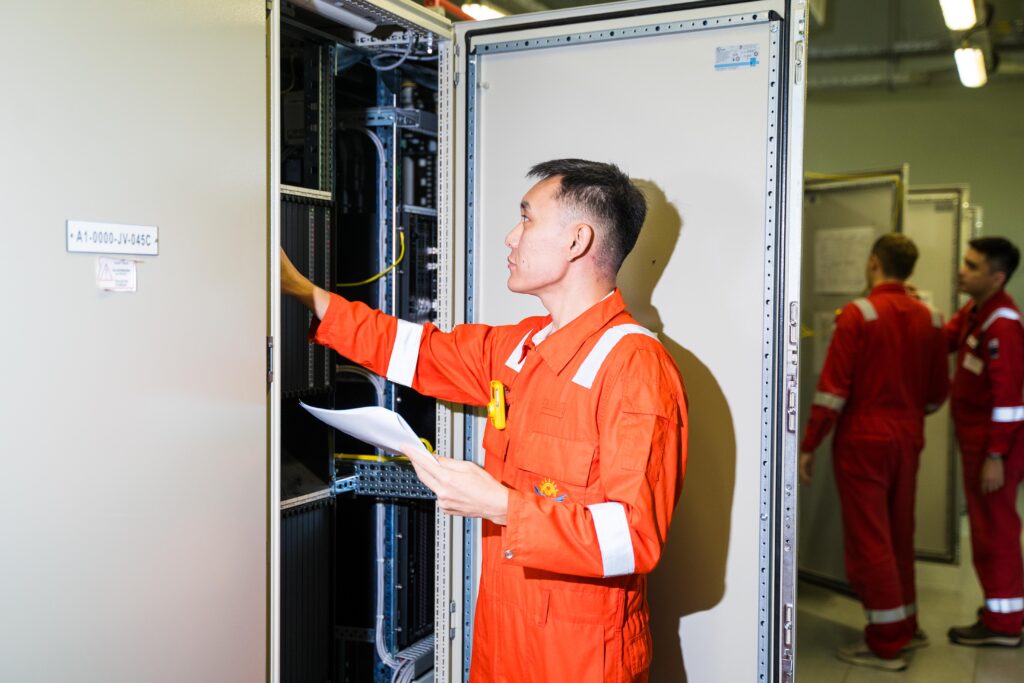 ҚАШАҒАН – ТЕҢІЗ, ҚАРА АЛТЫН ЖӘНЕ МАМАНДАР 4 DOS07977