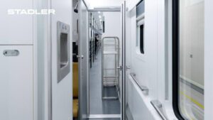 Астана–Атырау пойызы жаңарады: жаңа стандарттағы вагондар келесі жылы іске қосылады 3 вагоны плацкарт анонс 3 1024x576 1