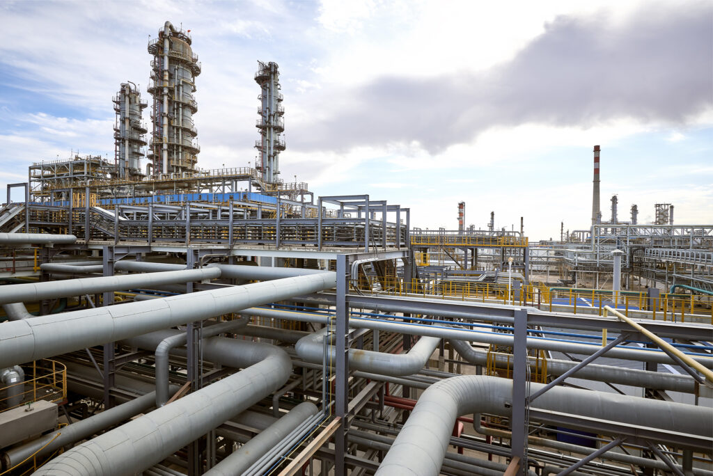 АМӨЗ Атырау қаласының бюджетіне 173 млрд теңге салық төледі завод установка 2 1024x684 1