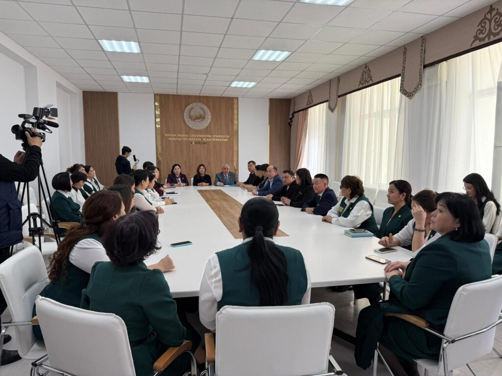 Маңғыстауда білім саласының өкілдері референдумға қолдау білдірді WhatsApp Image 2026 02 18 at 15.05.41