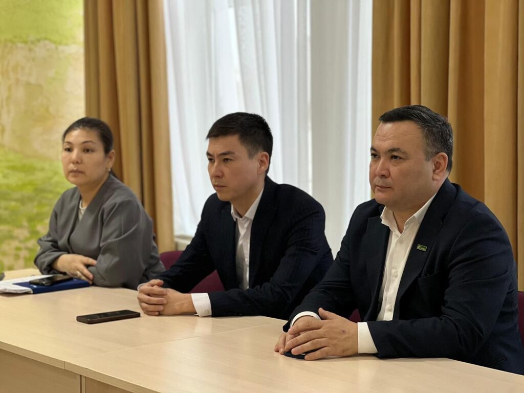 Маңғыстауда кітапханашылар Референдумда дауыс береді WhatsApp Image 2026 02 20 at 12.27.28