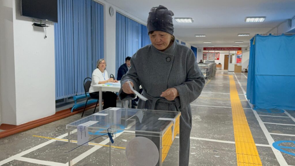 Махамбетте алғашқы дауыс берушіге сыйлық табысталды 2b9ad966 9b7b 46c3 8a6d fe9a395fd451