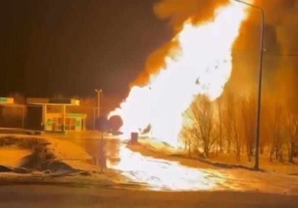 Ақтөбеде автогаз құю бекетінде жарылыс болды Актобе АЗС взрыв 03.03. 3