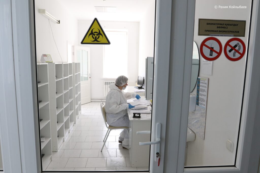 Қазақстанның қай өңірлерінде қызылша ауруы ең көп тіркелді? медицина СПИД лабор 16 1024x683 1