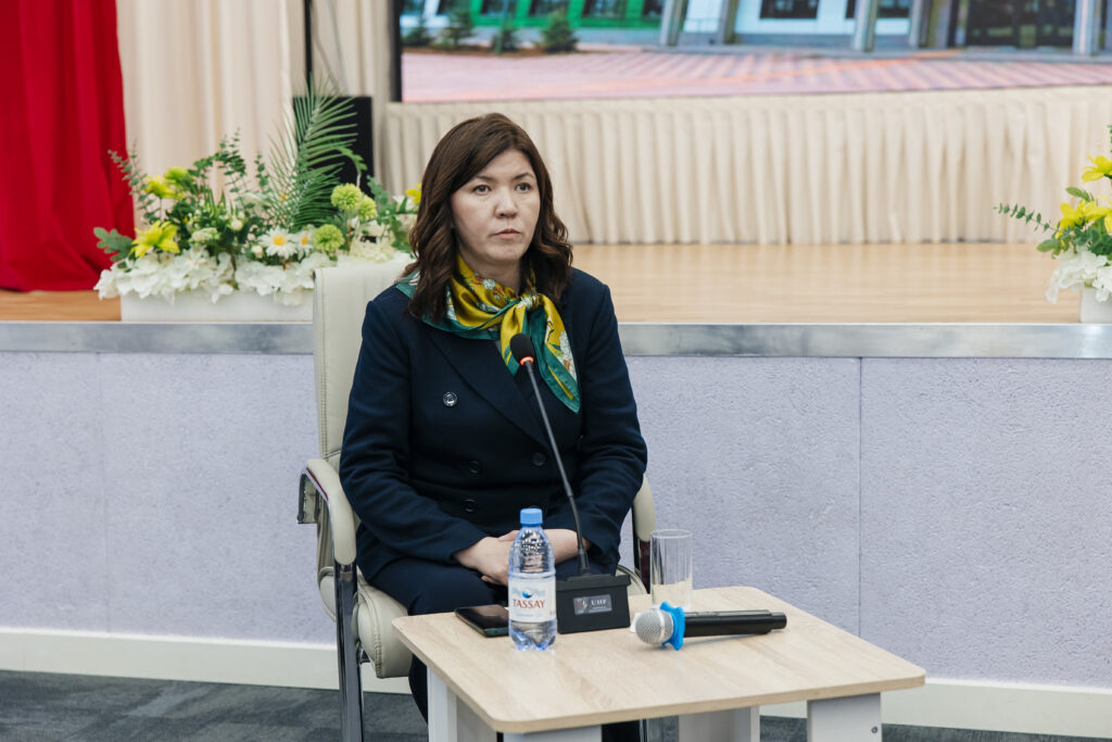 Оқу-ағарту министрі Жұлдыз Сүлейменова Атырау өңіріне жұмыс сапарымен келді 3J2A0925