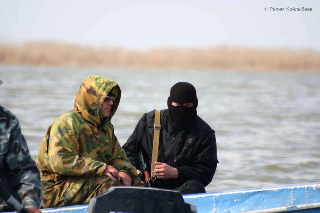 Қазақстанның үш өңірінде «Бекіре» кең ауқымды акциясы басталды рыбак и спецназ в лодке 1024x683 1
