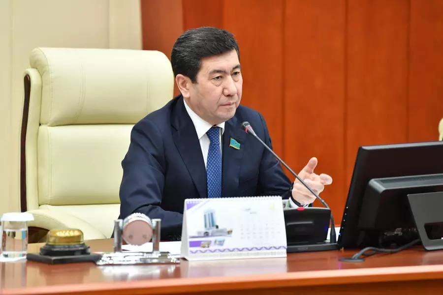 Ерлан Қошанов Халық Кеңесінің төрағасы болып сайланды